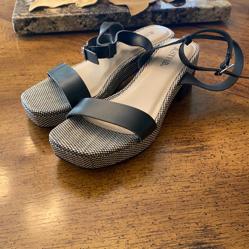 Just fab black and white platform sandals. Size 5.5US, never been worn.